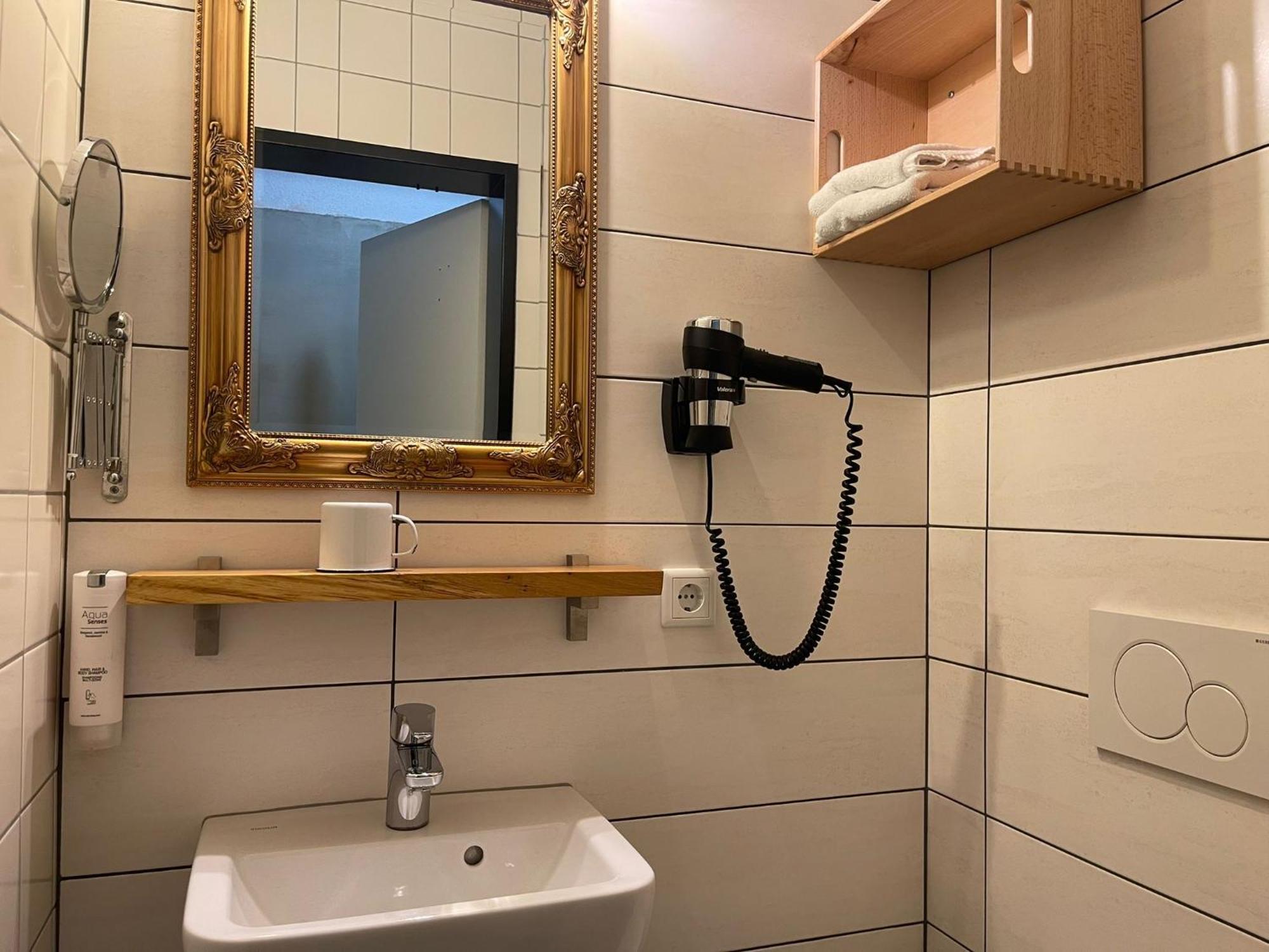 Koby Work&Stay Souterrain Apartment, Wifi&Komfort Herford Esterno foto